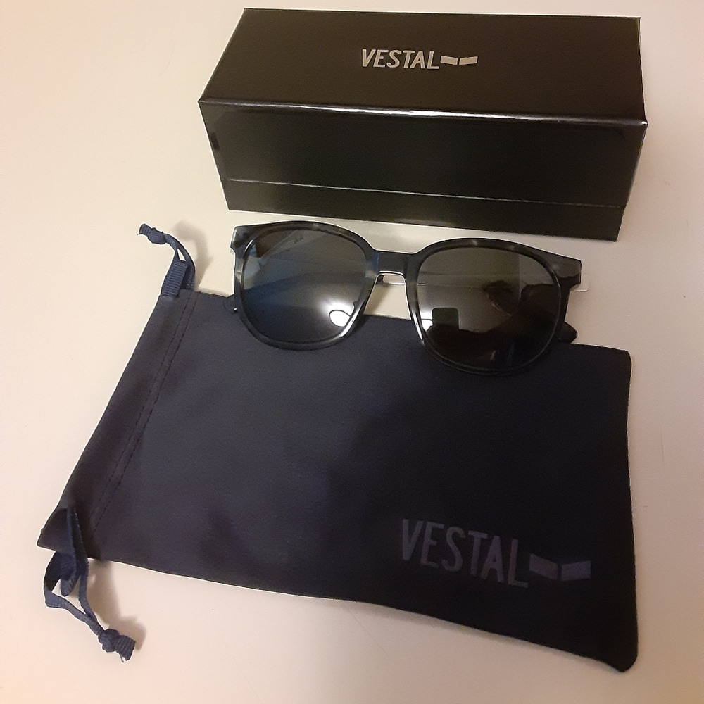 Vestal unisex tortoise shell sunglasses